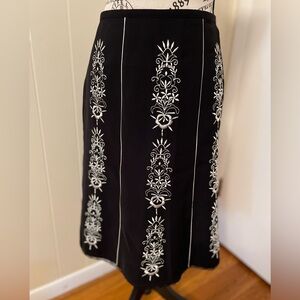 Ann Taylor Loft Skirt, 8P, black with white, women petite embroidered